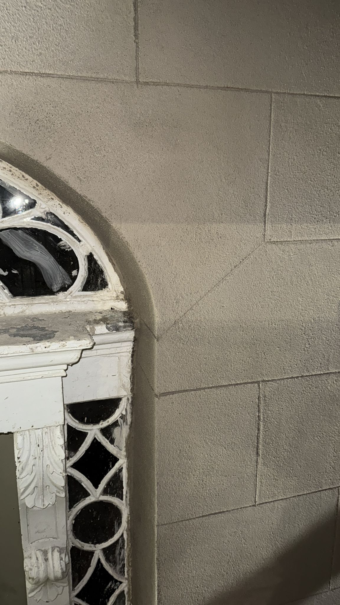 Stone-effect block arch ornamental plasterwork by Causani Plastering Dublin