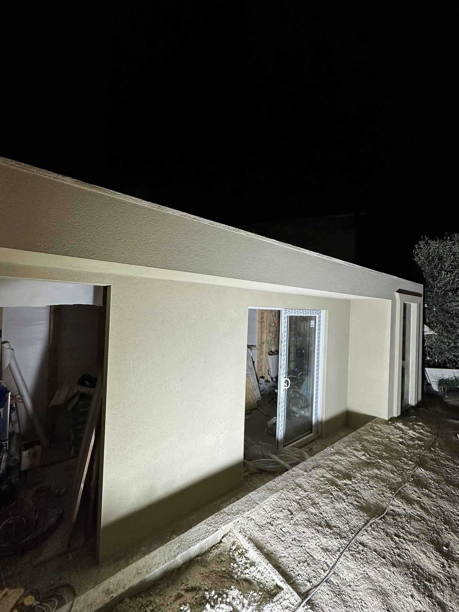 Clean smooth external render finish by Causani Plastering Ireland